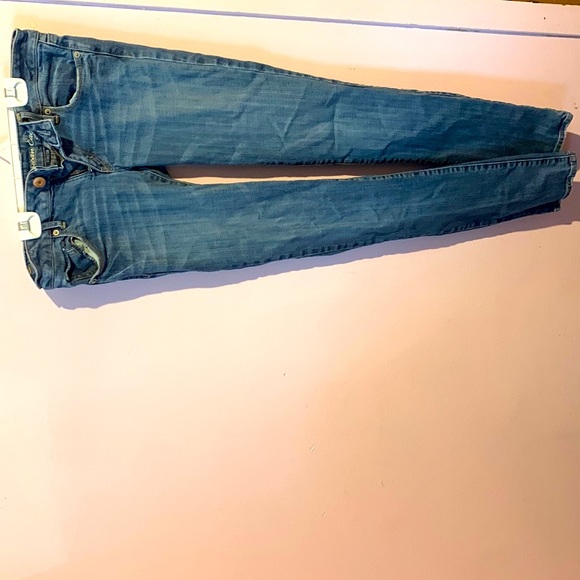 Hi i am selling my American Eagle size 6 long skinny stretch jeans barely worn. - Picture 1 of 6
